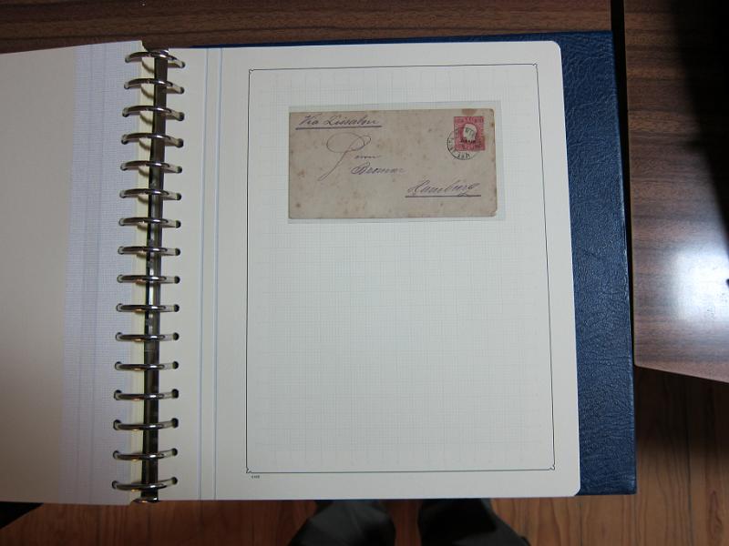 0019 (246).JPG -     Lote:    19      Marcofilia      Lotes Especiais       Descrição:         Portugal. Colecção especializada de carimbos de duplo círculo, tipo 1852, montada em 4 álbuns Lindner, com selos de diversas emissões e cartas, com estudo minucioso de cada marca. Lote a ver.         Lote       Valor Base:     &euro; 2.500,00     Valor Venda:     Retirado     